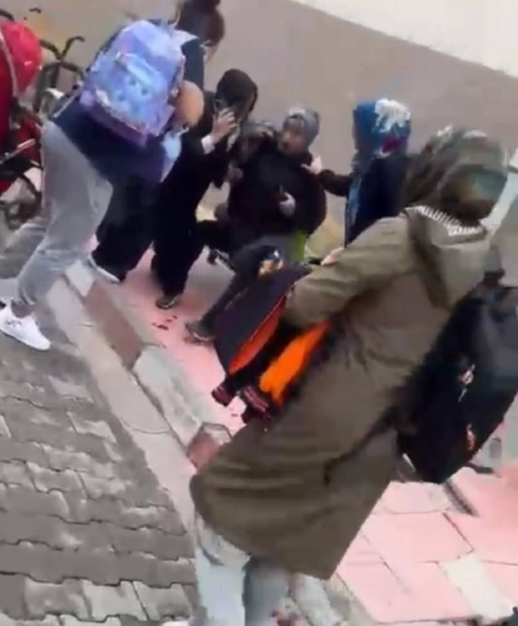 Boşanma aşamasındaki karısını ilkokulun bahçesinde öldürdü! 3